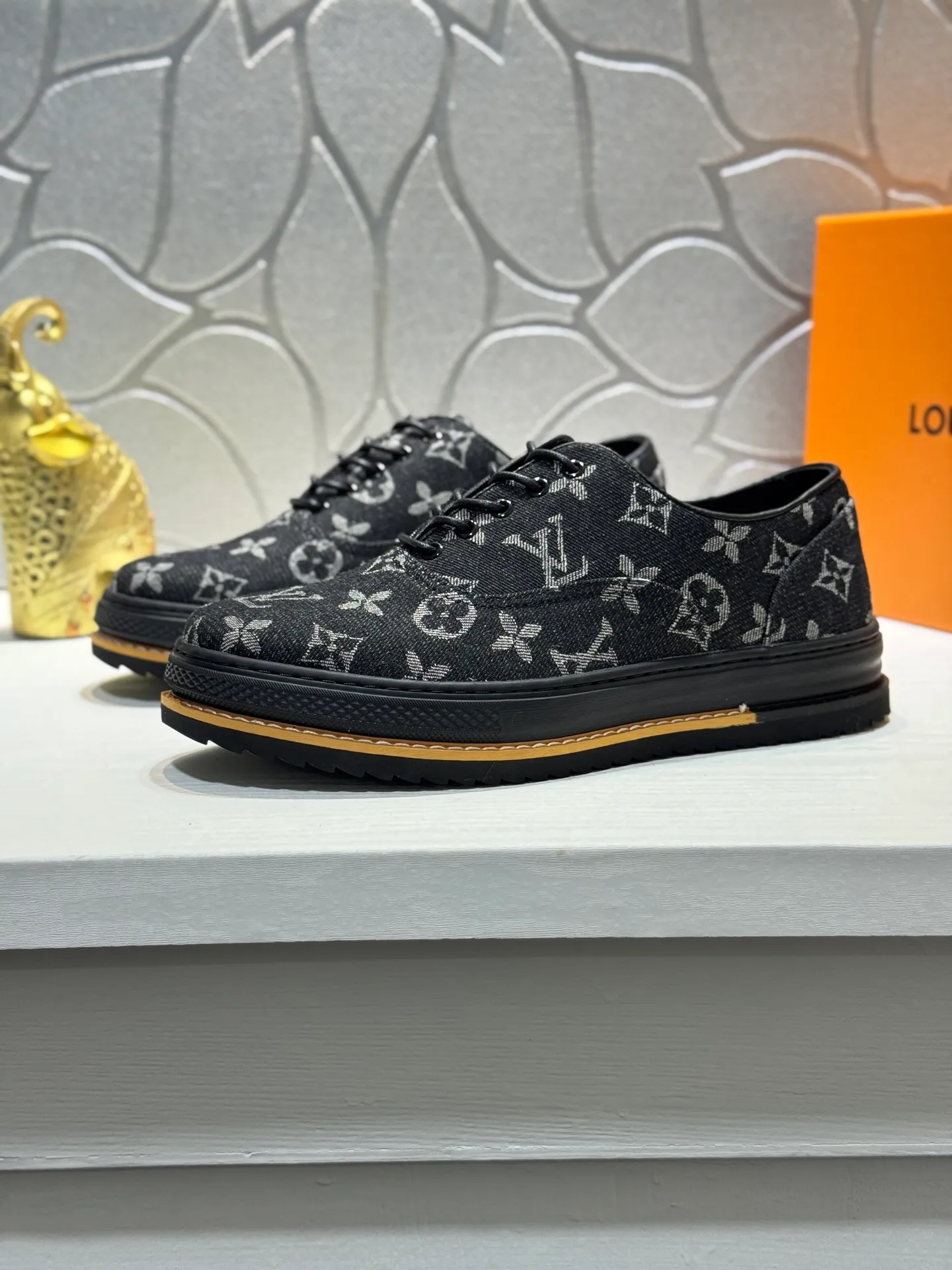 Men's shoes 💰400 [New style] 🌂🌂Top original order - Louis Vuitton®️ Trendy and fashionable yet low-key men's casual shoes, LV special fabric pattern on the upper, comfortable and breathable, sheepskin lining, original rubber outsole, 3 colors available ~ a must-have for sportsmen. Size: 38-44 (45 customized